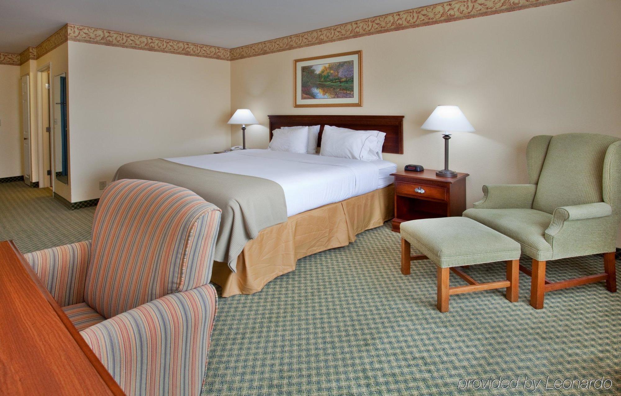 Holiday Inn Express Hotel & Suites St. Louis West-O'Fallon By Ihg Room photo